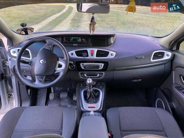 Серый Рено Гранд Сценик, объемом двигателя 1.5 л и пробегом 300 тыс. км за 7300 $, фото 22 на Automoto.ua