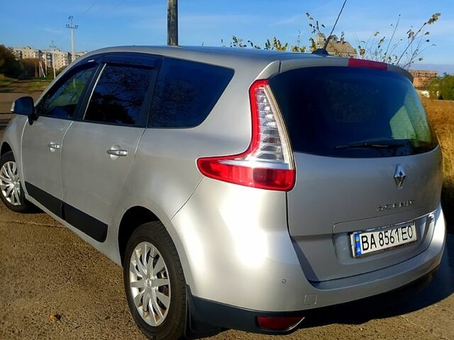 Сірий Рено Гранд Сценік, об'ємом двигуна 1.5 л та пробігом 216 тис. км за 7900 $, фото 5 на Automoto.ua