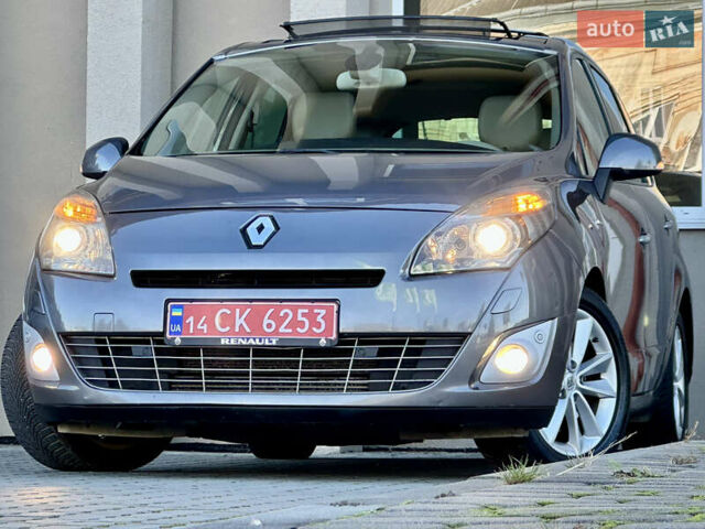 Серый Рено Гранд Сценик, объемом двигателя 2 л и пробегом 244 тыс. км за 7800 $, фото 3 на Automoto.ua