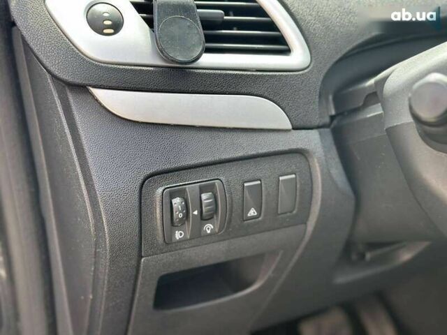 Серый Рено Гранд Сценик, объемом двигателя 1.5 л и пробегом 300 тыс. км за 7300 $, фото 12 на Automoto.ua