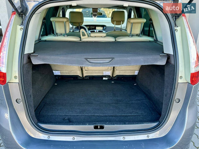 Серый Рено Гранд Сценик, объемом двигателя 2 л и пробегом 244 тыс. км за 7800 $, фото 33 на Automoto.ua