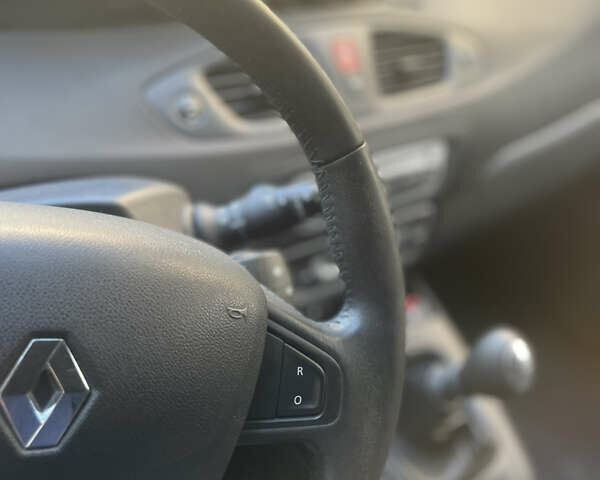 Рено Гранд Сценик 2010 в Харькове на Automoto.ua Серый Рено Гранд Сценик, объемом двигателя 1.5 л и пробегом 325 тыс. км за 7000 $, фото 9 на Automoto.ua