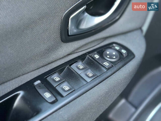 Серый Рено Гранд Сценик, объемом двигателя 1.4 л и пробегом 180 тыс. км за 5999 $, фото 13 на Automoto.ua