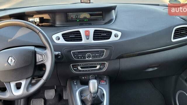Серый Рено Гранд Сценик, объемом двигателя 2 л и пробегом 248 тыс. км за 8650 $, фото 17 на Automoto.ua