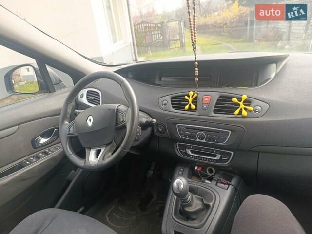 Серый Рено Гранд Сценик, объемом двигателя 1.9 л и пробегом 246 тыс. км за 6400 $, фото 12 на Automoto.ua