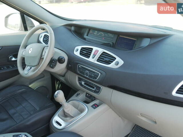 Серый Рено Гранд Сценик, объемом двигателя 1.87 л и пробегом 319 тыс. км за 7900 $, фото 2 на Automoto.ua