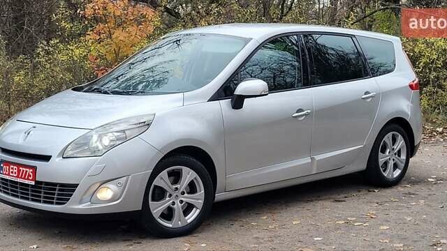 Серый Рено Гранд Сценик, объемом двигателя 2 л и пробегом 248 тыс. км за 8650 $, фото 6 на Automoto.ua