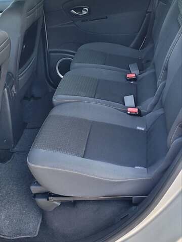 Серый Рено Гранд Сценик, объемом двигателя 2 л и пробегом 248 тыс. км за 8650 $, фото 16 на Automoto.ua