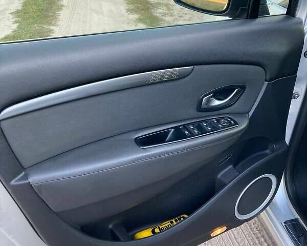 Серый Рено Гранд Сценик, объемом двигателя 1.5 л и пробегом 300 тыс. км за 7300 $, фото 8 на Automoto.ua