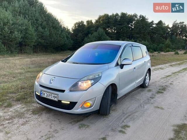 Серый Рено Гранд Сценик, объемом двигателя 1.5 л и пробегом 300 тыс. км за 7300 $, фото 25 на Automoto.ua