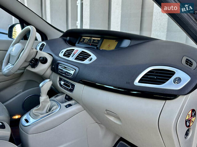 Серый Рено Гранд Сценик, объемом двигателя 2 л и пробегом 244 тыс. км за 7800 $, фото 62 на Automoto.ua