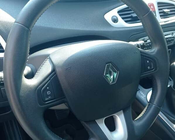 Серый Рено Гранд Сценик, объемом двигателя 2 л и пробегом 190 тыс. км за 8400 $, фото 7 на Automoto.ua