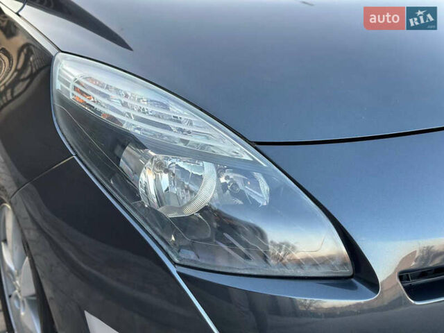 Серый Рено Гранд Сценик, объемом двигателя 1.4 л и пробегом 180 тыс. км за 5999 $, фото 40 на Automoto.ua