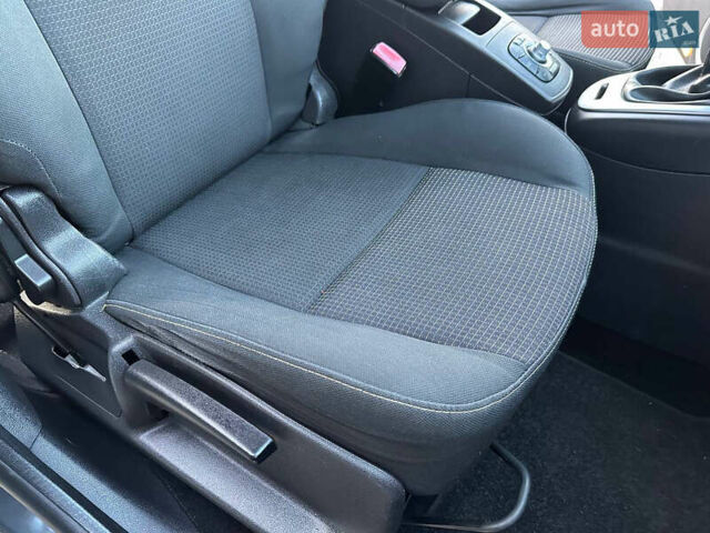 Серый Рено Гранд Сценик, объемом двигателя 1.4 л и пробегом 180 тыс. км за 5999 $, фото 23 на Automoto.ua
