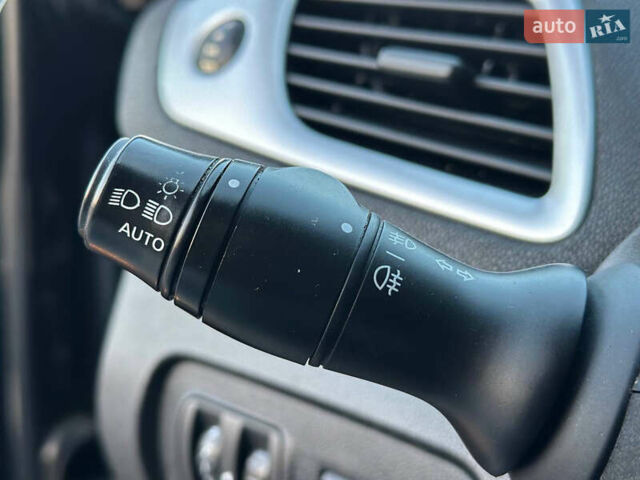 Серый Рено Гранд Сценик, объемом двигателя 1.4 л и пробегом 180 тыс. км за 5999 $, фото 36 на Automoto.ua