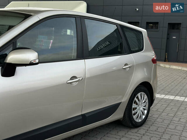 Серый Рено Гранд Сценик, объемом двигателя 1.5 л и пробегом 197 тыс. км за 6950 $, фото 22 на Automoto.ua