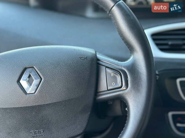 Серый Рено Гранд Сценик, объемом двигателя 1.4 л и пробегом 180 тыс. км за 5999 $, фото 34 на Automoto.ua