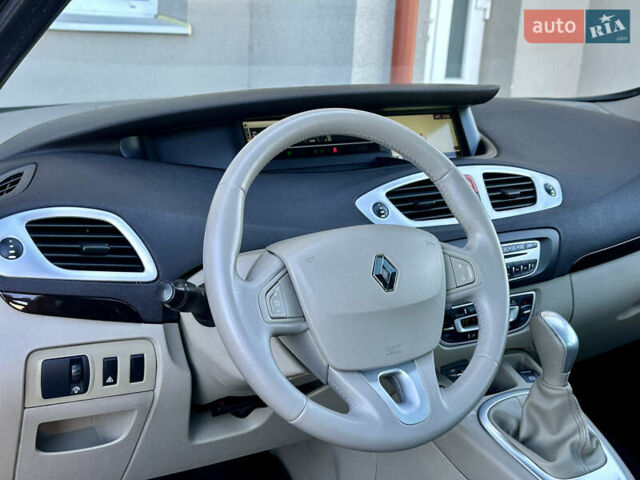 Серый Рено Гранд Сценик, объемом двигателя 2 л и пробегом 244 тыс. км за 7800 $, фото 41 на Automoto.ua