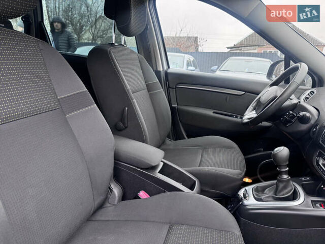 Серый Рено Гранд Сценик, объемом двигателя 1.5 л и пробегом 230 тыс. км за 7300 $, фото 28 на Automoto.ua
