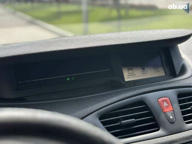 Серый Рено Гранд Сценик, объемом двигателя 1.5 л и пробегом 300 тыс. км за 7300 $, фото 16 на Automoto.ua