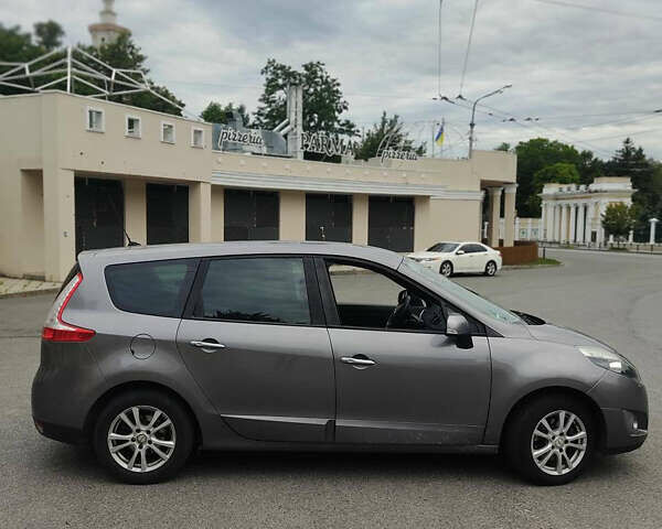 Рено Гранд Сценик 2010 в Харькове на Automoto.ua Серый Рено Гранд Сценик, объемом двигателя 1.5 л и пробегом 325 тыс. км за 7000 $, фото 4 на Automoto.ua