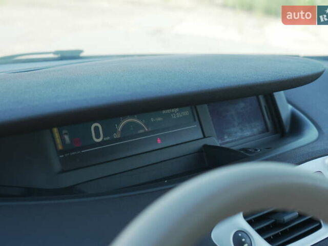 Серый Рено Гранд Сценик, объемом двигателя 1.87 л и пробегом 319 тыс. км за 7900 $, фото 26 на Automoto.ua