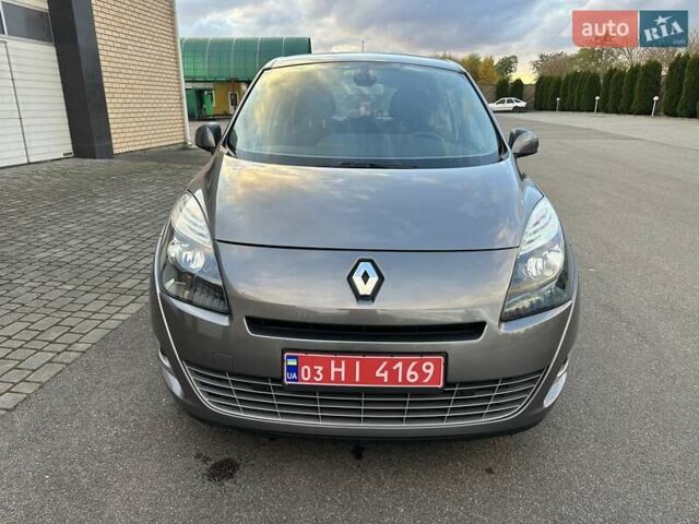 Рено Гранд Сценик 2010 в Луцке на Automoto.ua Серый Рено Гранд Сценик, объемом двигателя 2.02 л и пробегом 232 тыс. км за 7950 $, фото 1 на Automoto.ua