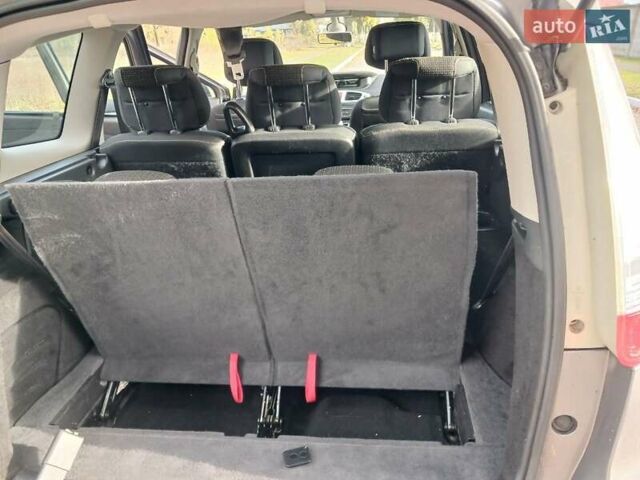 Серый Рено Гранд Сценик, объемом двигателя 1.5 л и пробегом 188 тыс. км за 8300 $, фото 46 на Automoto.ua