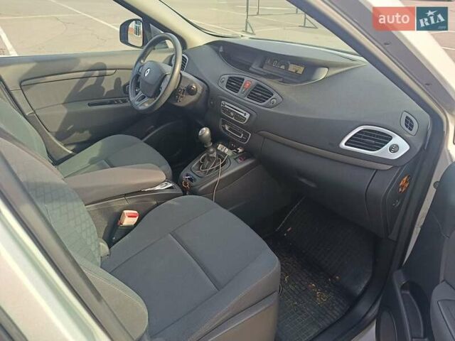 Сірий Рено Гранд Сценік, об'ємом двигуна 1.4 л та пробігом 180 тис. км за 7300 $, фото 9 на Automoto.ua