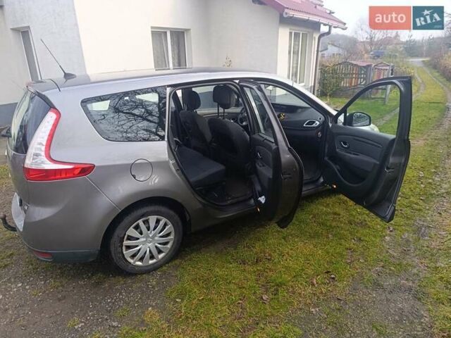 Серый Рено Гранд Сценик, объемом двигателя 1.9 л и пробегом 246 тыс. км за 6400 $, фото 4 на Automoto.ua