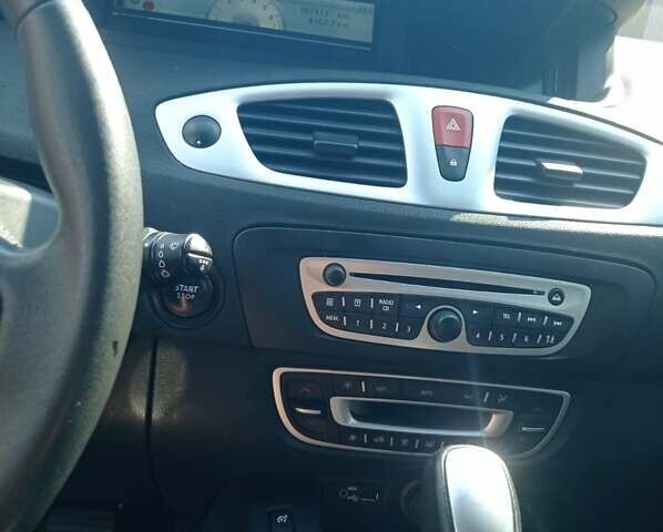 Серый Рено Гранд Сценик, объемом двигателя 2 л и пробегом 190 тыс. км за 8400 $, фото 8 на Automoto.ua