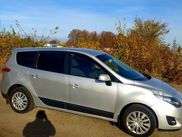 Сірий Рено Гранд Сценік, об'ємом двигуна 1.5 л та пробігом 216 тис. км за 7900 $, фото 1 на Automoto.ua