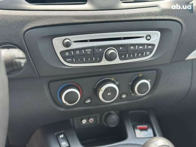 Серый Рено Гранд Сценик, объемом двигателя 1.5 л и пробегом 300 тыс. км за 7300 $, фото 17 на Automoto.ua