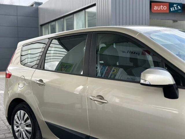 Серый Рено Гранд Сценик, объемом двигателя 1.5 л и пробегом 197 тыс. км за 6950 $, фото 9 на Automoto.ua