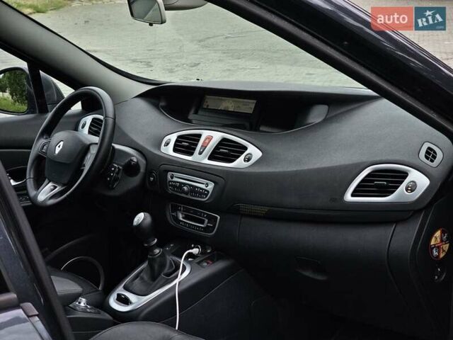 Серый Рено Гранд Сценик, объемом двигателя 2 л и пробегом 290 тыс. км за 6900 $, фото 20 на Automoto.ua
