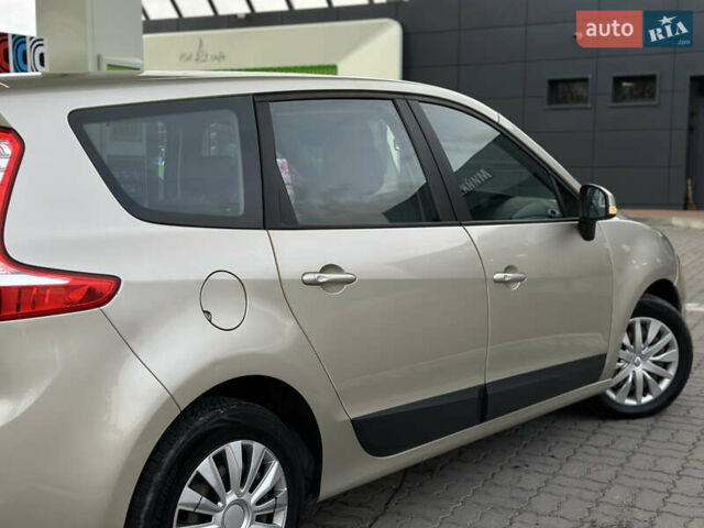 Серый Рено Гранд Сценик, объемом двигателя 1.5 л и пробегом 197 тыс. км за 6950 $, фото 39 на Automoto.ua