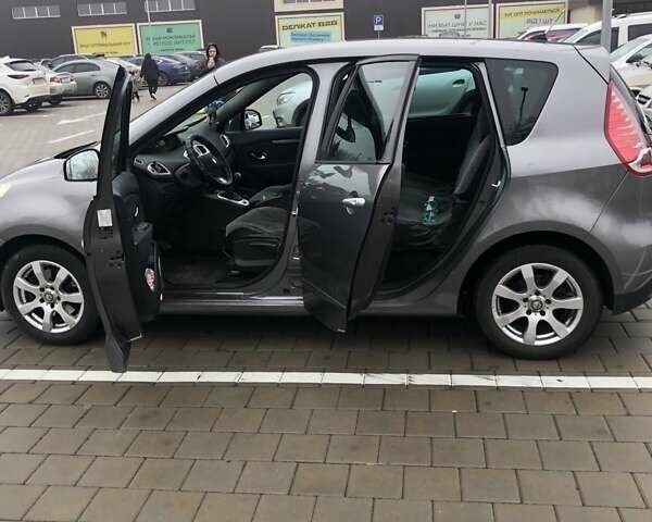 Сірий Рено Гранд Сценік, об'ємом двигуна 1.5 л та пробігом 162 тис. км за 7700 $, фото 3 на Automoto.ua