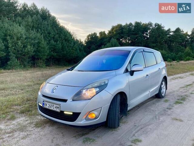 Серый Рено Гранд Сценик, объемом двигателя 1.5 л и пробегом 300 тыс. км за 7300 $, фото 21 на Automoto.ua
