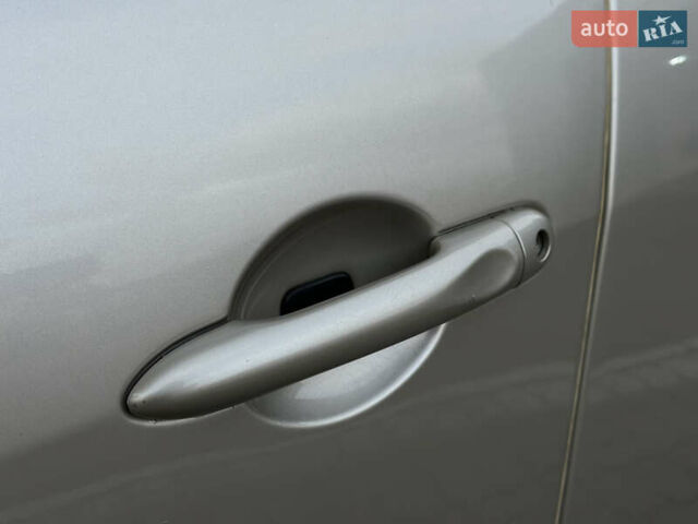 Серый Рено Гранд Сценик, объемом двигателя 1.5 л и пробегом 197 тыс. км за 6950 $, фото 25 на Automoto.ua