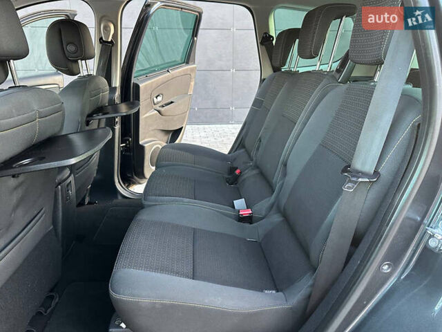 Серый Рено Гранд Сценик, объемом двигателя 1.4 л и пробегом 180 тыс. км за 5999 $, фото 27 на Automoto.ua