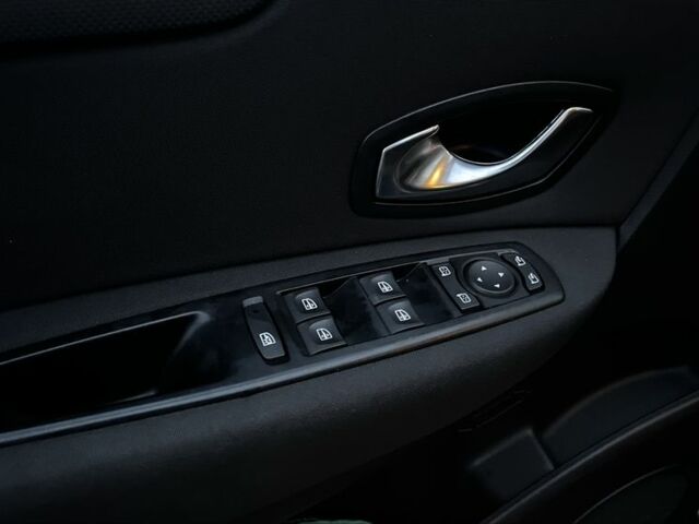 Серый Рено Гранд Сценик, объемом двигателя 1.5 л и пробегом 244 тыс. км за 7500 $, фото 12 на Automoto.ua