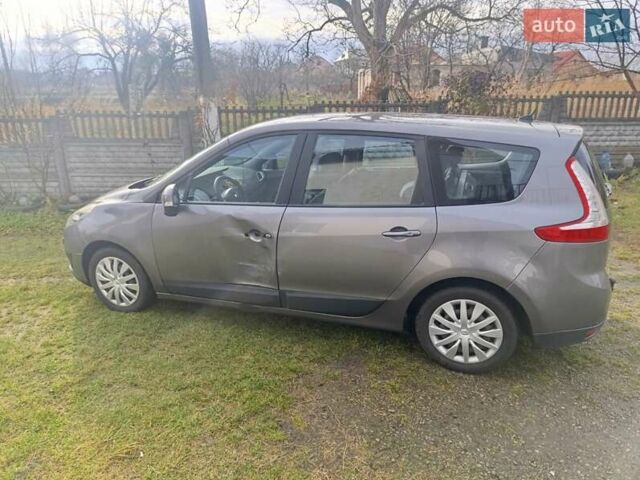 Серый Рено Гранд Сценик, объемом двигателя 1.9 л и пробегом 246 тыс. км за 6400 $, фото 19 на Automoto.ua