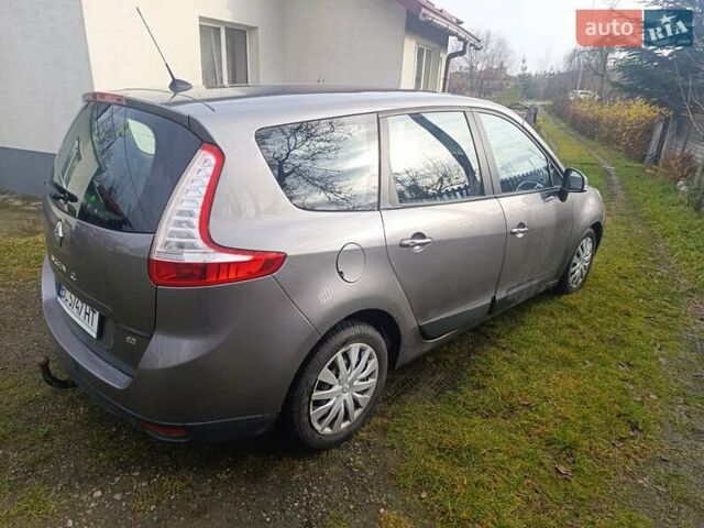 Серый Рено Гранд Сценик, объемом двигателя 1.9 л и пробегом 246 тыс. км за 6400 $, фото 3 на Automoto.ua