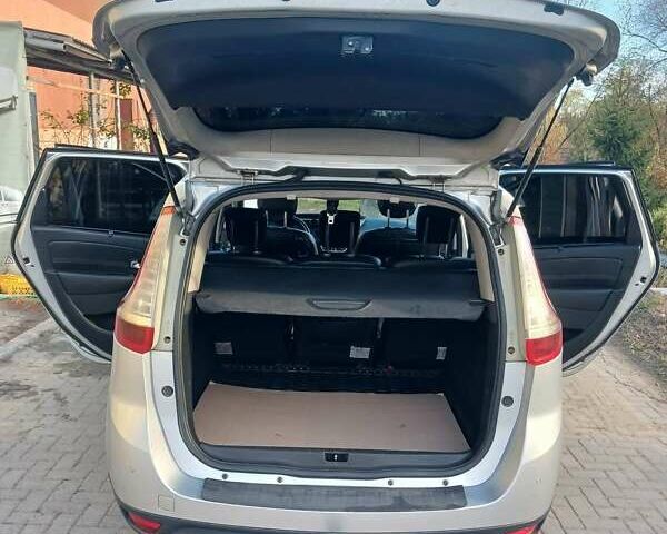 Рено Гранд Сценик 2010 в Черновцах на Automoto.ua Серый Рено Гранд Сценик, объемом двигателя 1.5 л и пробегом 436 тыс. км за 6500 $, фото 1 на Automoto.ua