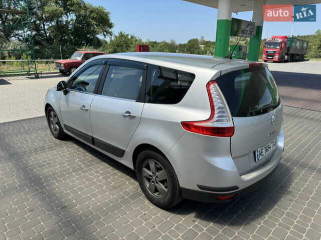 Серый Рено Гранд Сценик, объемом двигателя 1.5 л и пробегом 250 тыс. км за 6500 $, фото 10 на Automoto.ua
