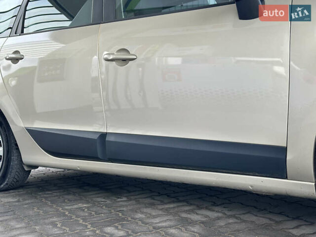 Серый Рено Гранд Сценик, объемом двигателя 1.5 л и пробегом 197 тыс. км за 6950 $, фото 11 на Automoto.ua