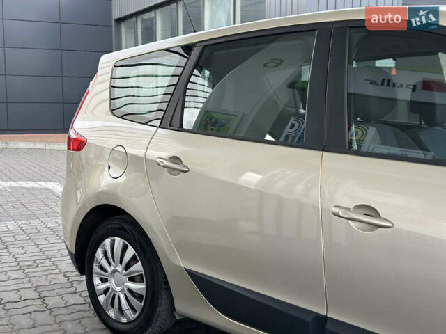 Серый Рено Гранд Сценик, объемом двигателя 1.5 л и пробегом 197 тыс. км за 6950 $, фото 10 на Automoto.ua