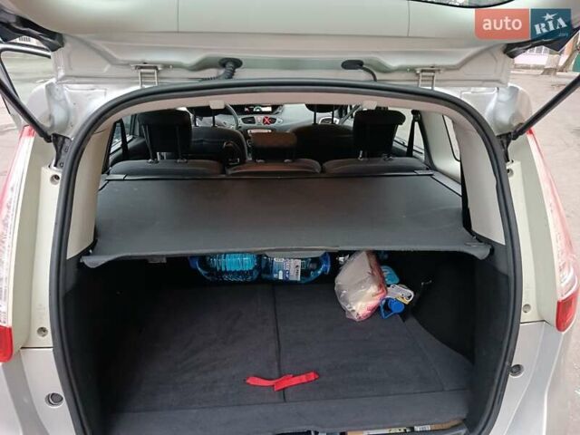 Сірий Рено Гранд Сценік, об'ємом двигуна 1.4 л та пробігом 180 тис. км за 7300 $, фото 13 на Automoto.ua