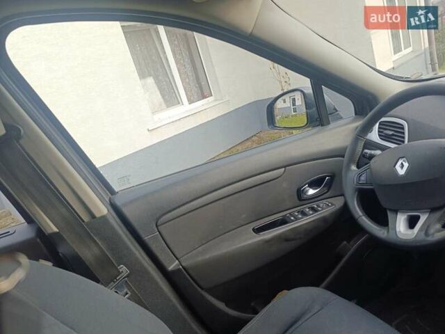 Серый Рено Гранд Сценик, объемом двигателя 1.9 л и пробегом 246 тыс. км за 6400 $, фото 15 на Automoto.ua