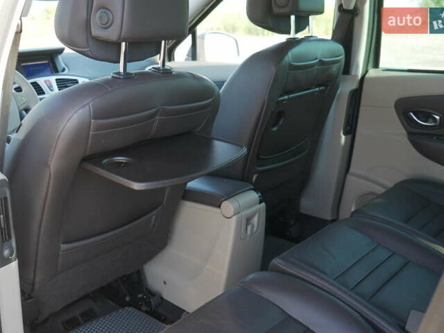 Серый Рено Гранд Сценик, объемом двигателя 1.87 л и пробегом 319 тыс. км за 7900 $, фото 15 на Automoto.ua